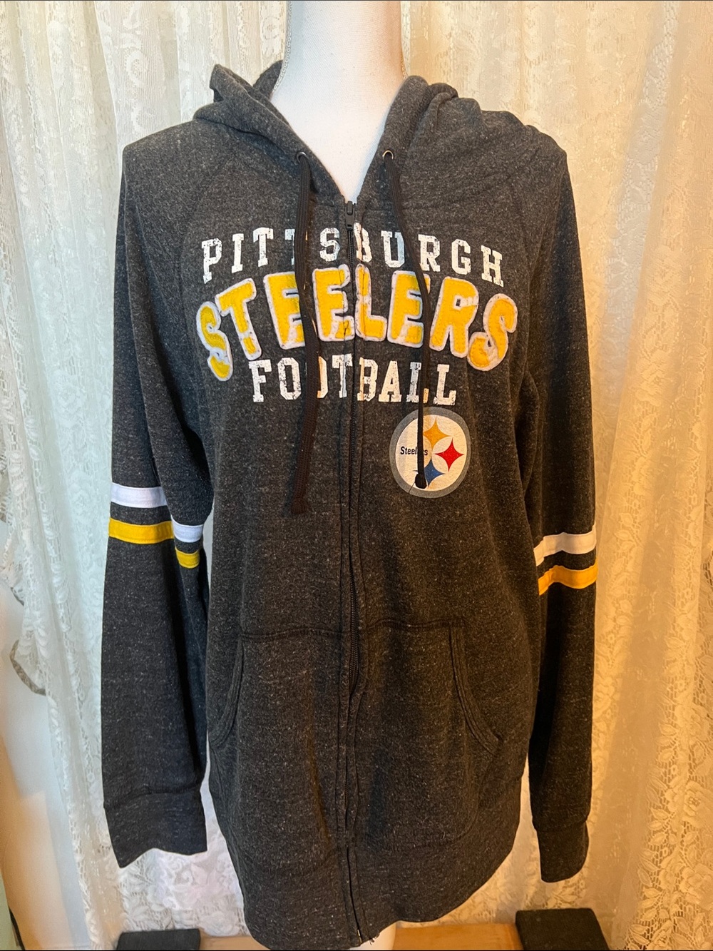 Pittsburgh Steelers Gray Zip-Up Hoodie
